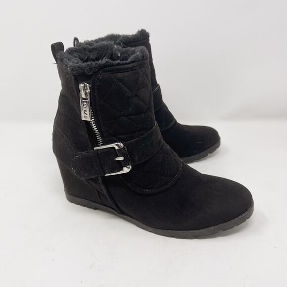 Unisa Size 6.5 Black Tayya Quilted Wedge Ankle Booties Buckle Zip Accents Lined - Picture 1 of 12